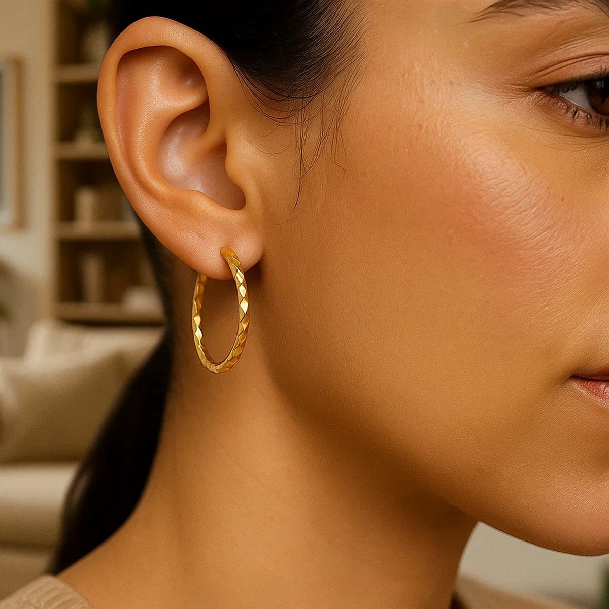 14k Yellow Gold Slender Hoop Earring with Diamond-Cut Finish (25mm Diameter)