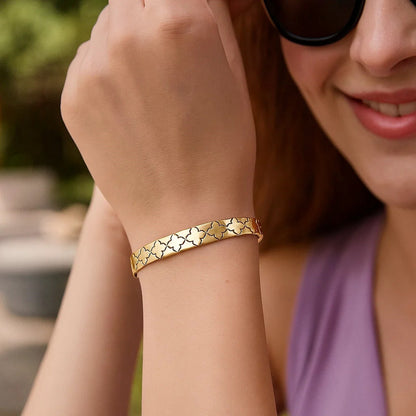 Nature Inspired Clover Bracelet in 14K Yellow Gold  (6.50 mm)