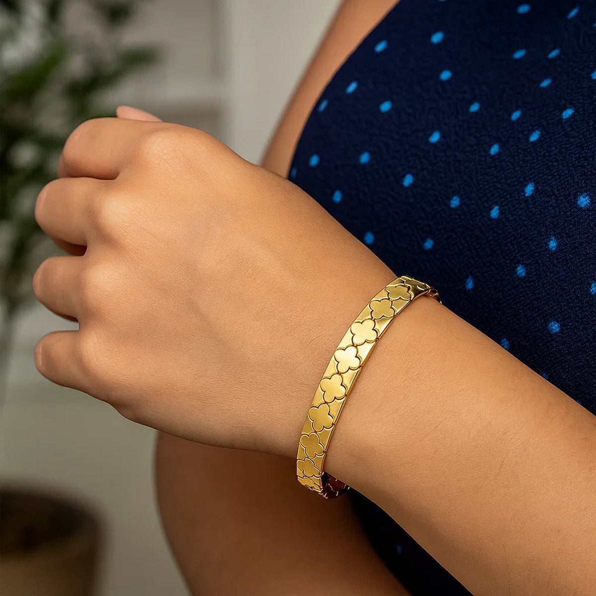 Nature Inspired Clover Bracelet in 14K Yellow Gold  (6.50 mm)