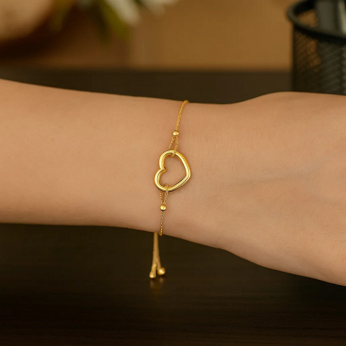 Adjustable Bracelet with Shiny Open Heart in 14k Yellow Gold (1.00 mm)