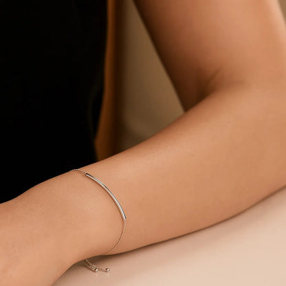 14k Smooth Curved Bar Lariat Design Bracelet (1.00 mm)