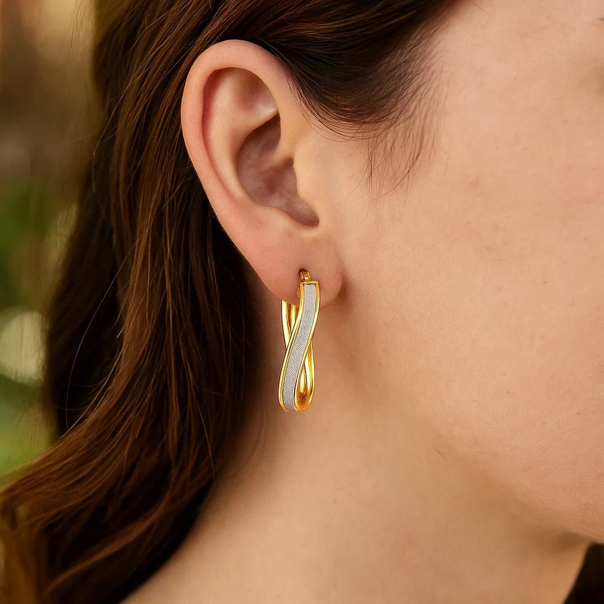 14k White Gold Oval Hoop Twist Glittery Earrings