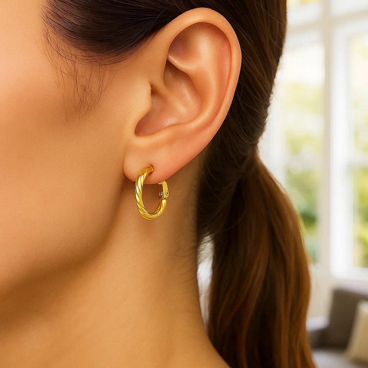 14k Yellow Gold Petite Twisted Round Hoop Earrings